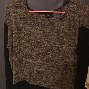 Long sleeve semi cropped top